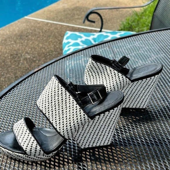 Johnston & Murphy Shoes - JOHNSON & MURPHY HIGH HEELED SANDALS BLACK AND WHITE EXCELLENT CONDITION 7 1/2 M